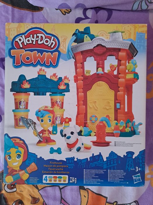 Play Doh  Пожарна станция и Пожарен камион.Обща цена 27 €