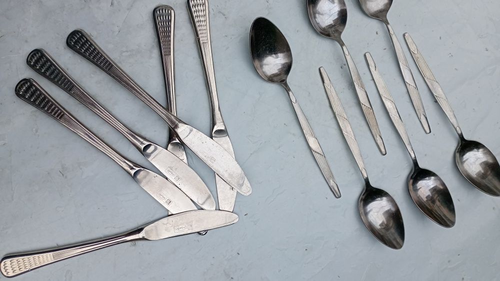 Прибори за хранене+ Мачете в кания