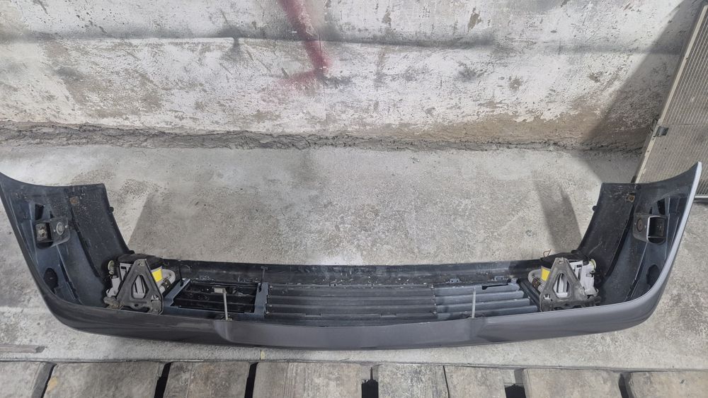 Бампер от мерседес 210 дорест