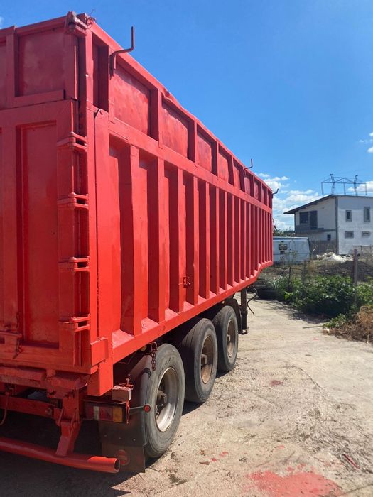 Vând semiremorca basculabila fier