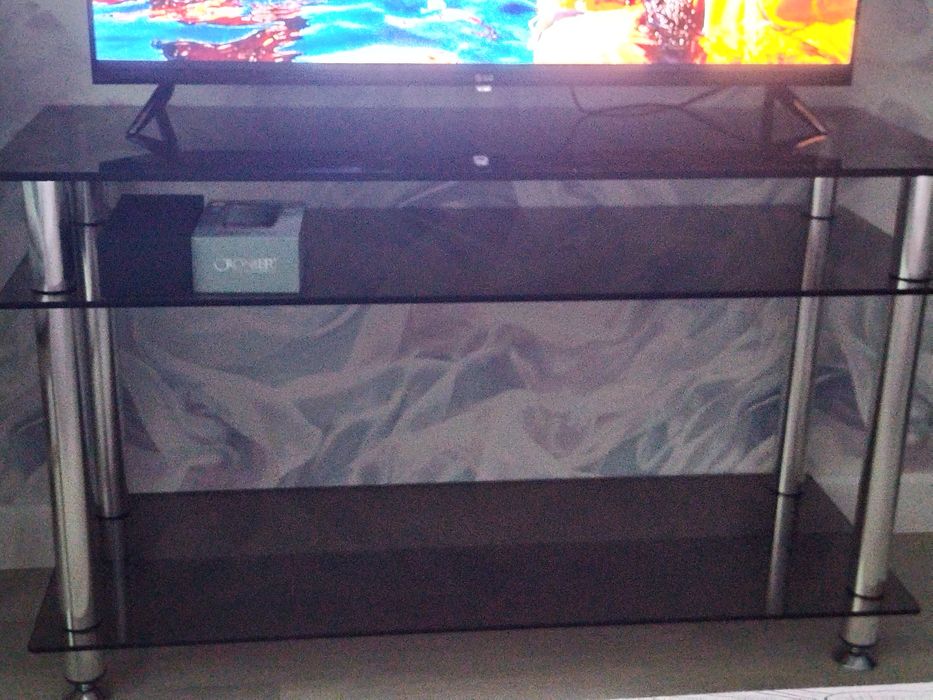 Продам столик под ТВ