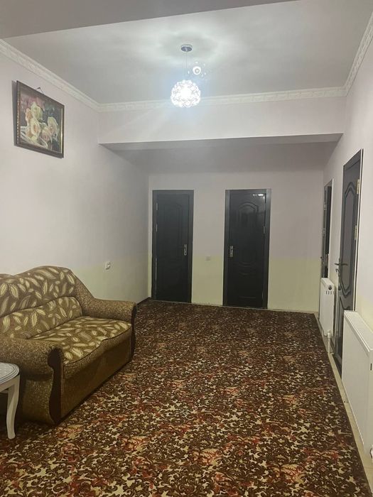 Шахар марказида жойлашган 2 хонали квартира ижарага берилади