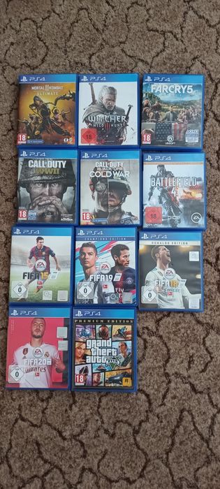 PS4 Pro 1TB + 2 джойстика + 11 игри + слушалки+kaмера
