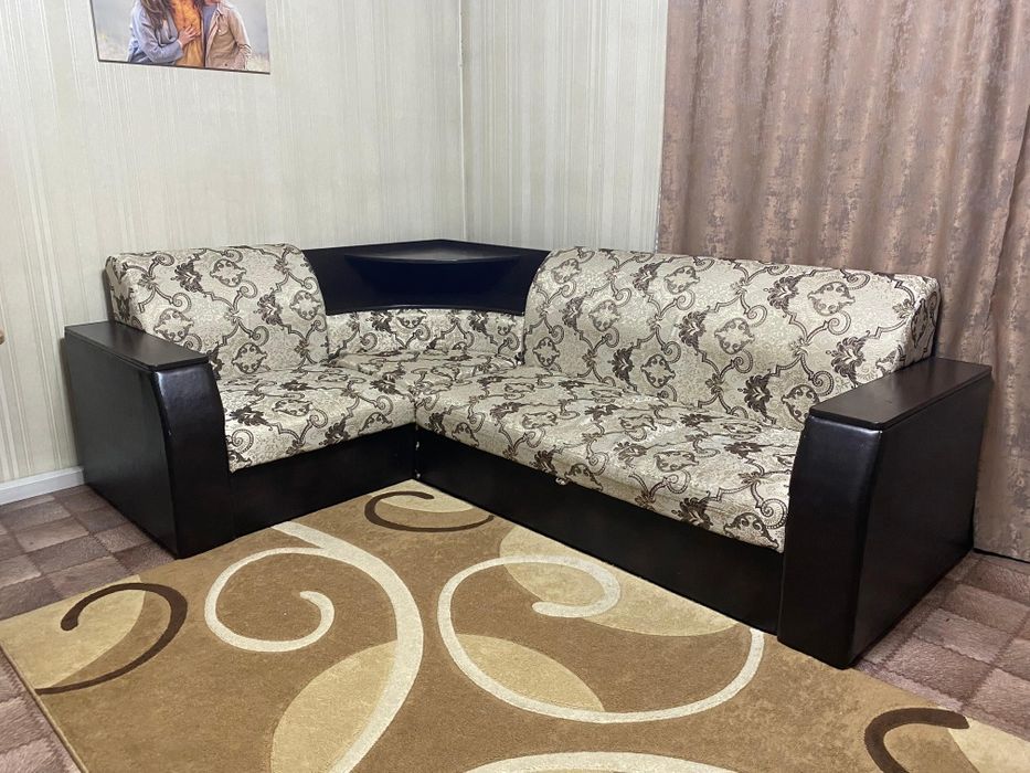 Диван угловой, раздвижной.