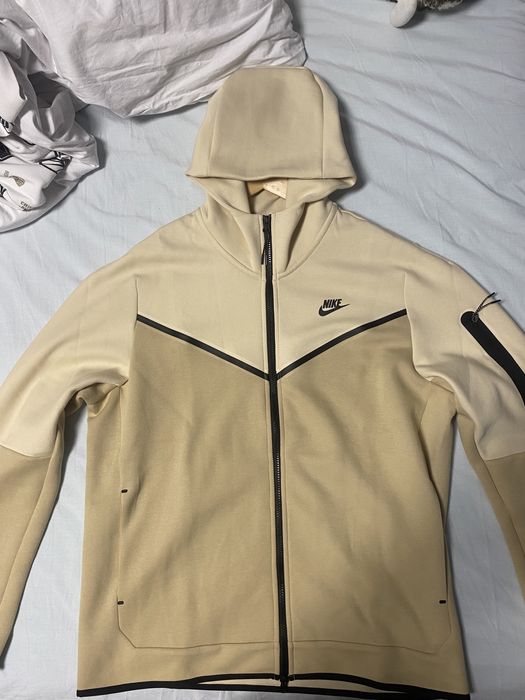 bluza nike tech fleece crem marime L nepurtata
