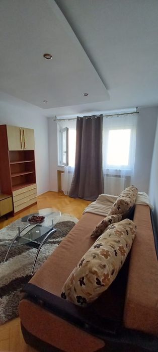 Apartament de închiriat.