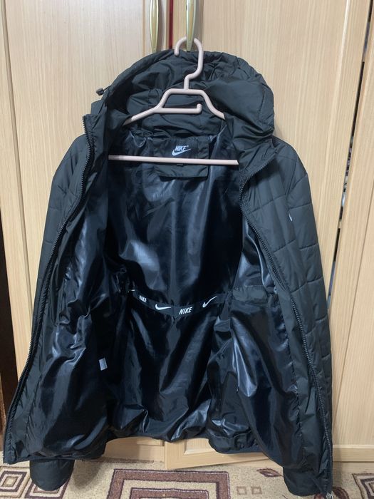 продам куртку NIKE