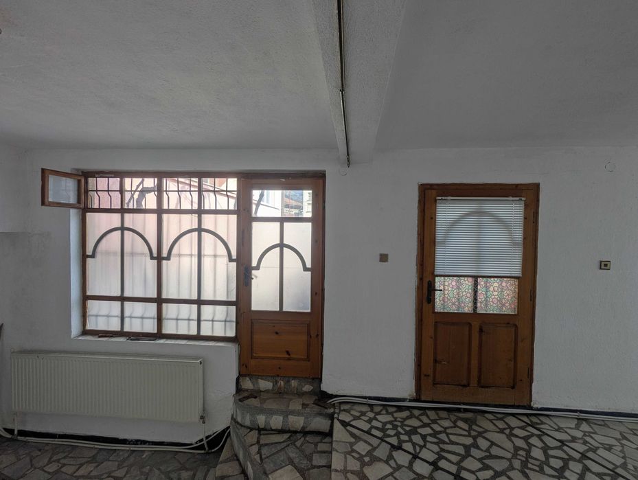 Дава се под наем Магазин в Карлово - 44 кв.м за 204 € - Снимка #2