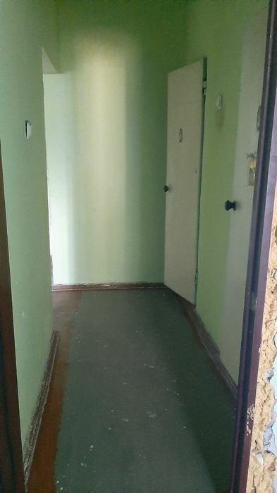 Срочно продается 2 комнатная квартира. Этаж 2.  Район 5/1.