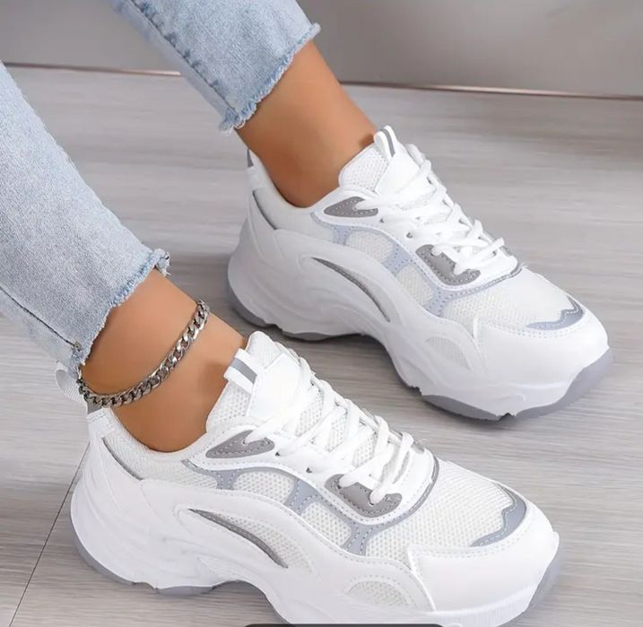 Продам кроссовки  женские