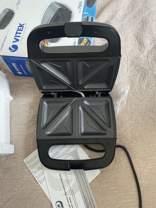 Продается сэндвичница Vitek