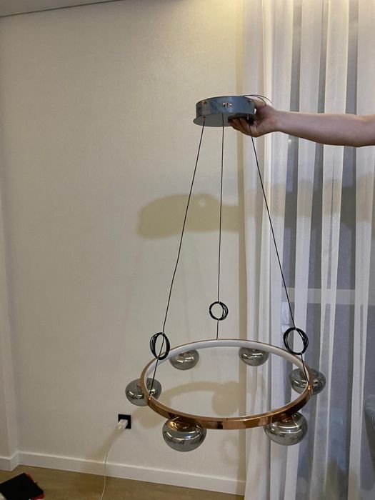 Продам люстры новые