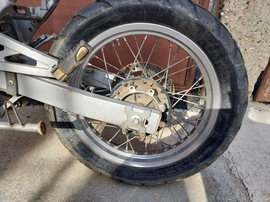 Vând piese Kawasaki KLE500 + un motor complet cu o bielă defectă + carburatoare