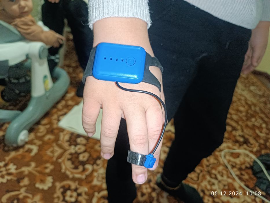 Igrushka mashina s pultom d/u