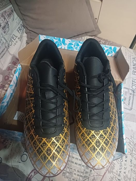 Футбольные бутсы. Кросовки. Кеды