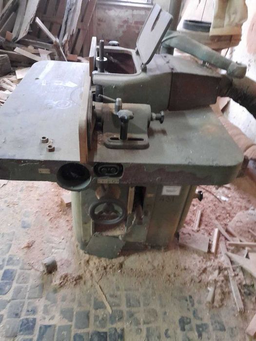 Машини за дървообработка Банциг Циркуляр Фреза Абрихт Метална преса