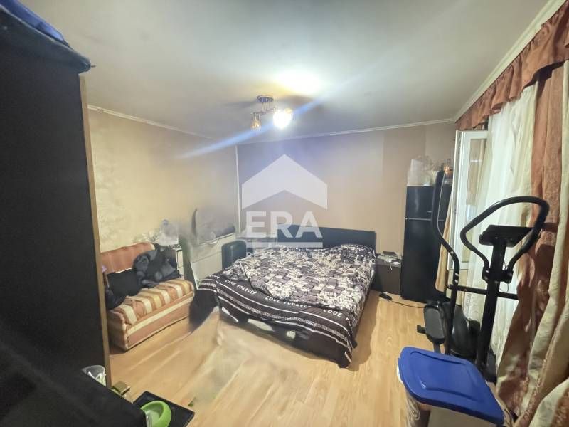 Ексклузивна самостоятелна къща за продажба, с две постройки и голям дв