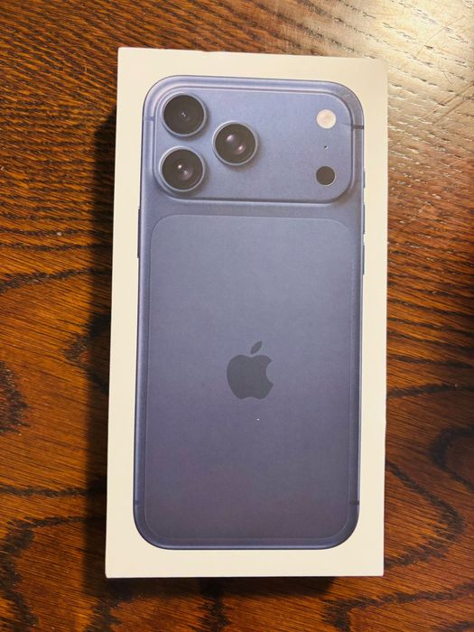 Iphone 17 pro max Deep Blue