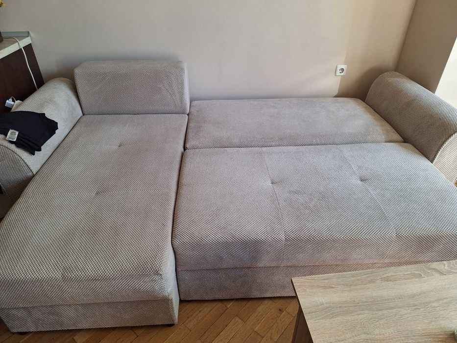 Продавам диван ъглов нов