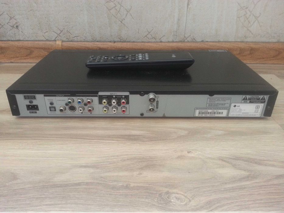 записывающий DVD-RW  LG в отличном рабочем состоянии.