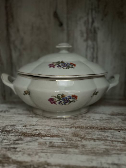 Продам супницу Фарфор