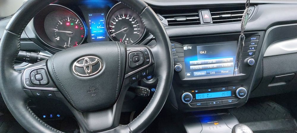 Vând Toyota Avensis 2015