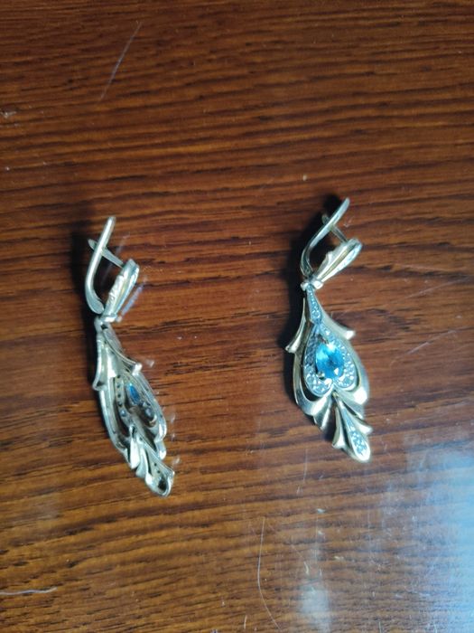 Продаю золотые сережки