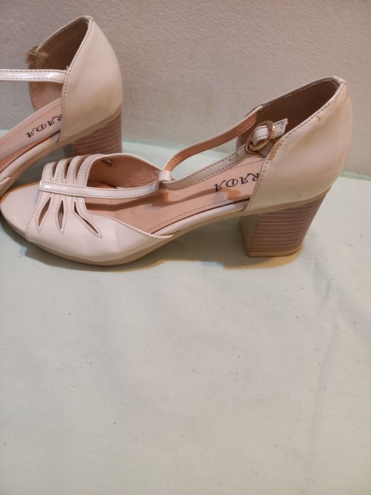 Pantofi cu toc 40