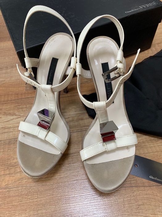 Обувки с висок ток (Gianfranco Ferre)