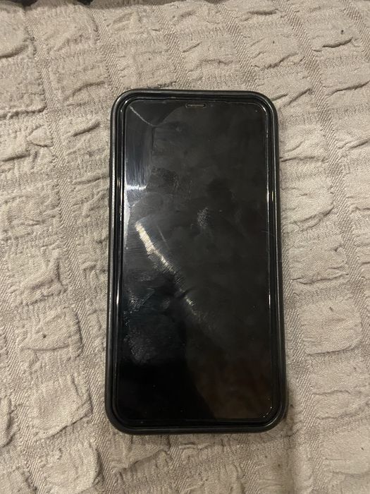 Продам Айфон 11 срочно