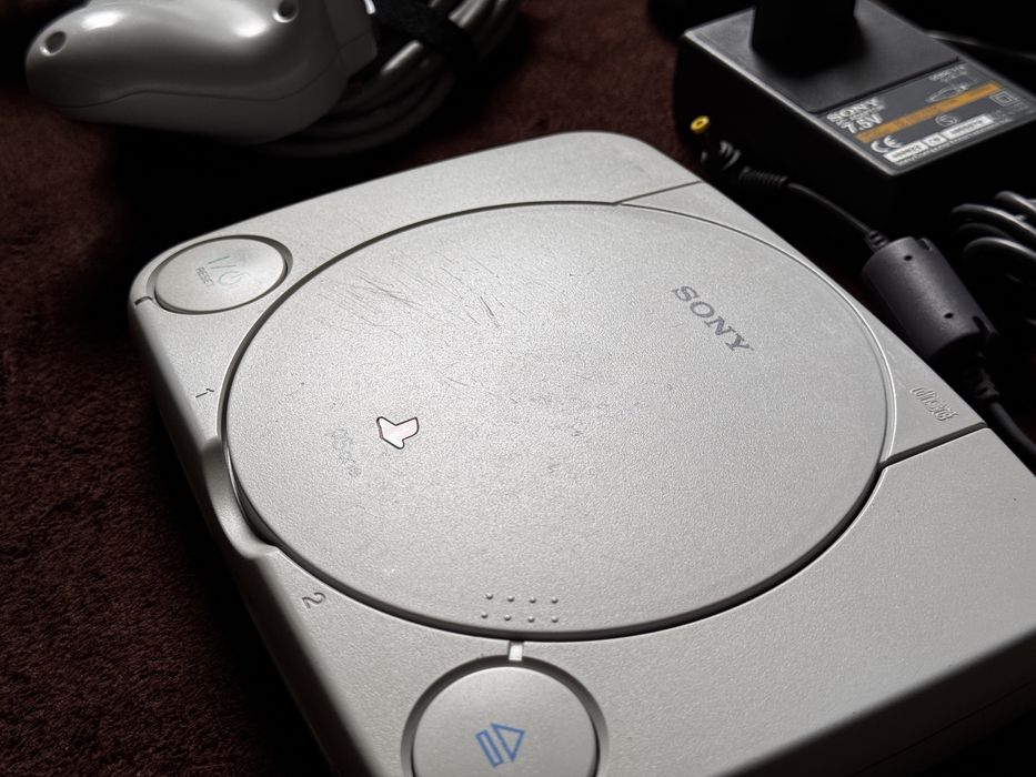 Consola Sony PSOne (Playstation 1 Slim) cu accesorii