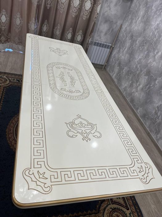 Продам стол для гостинной