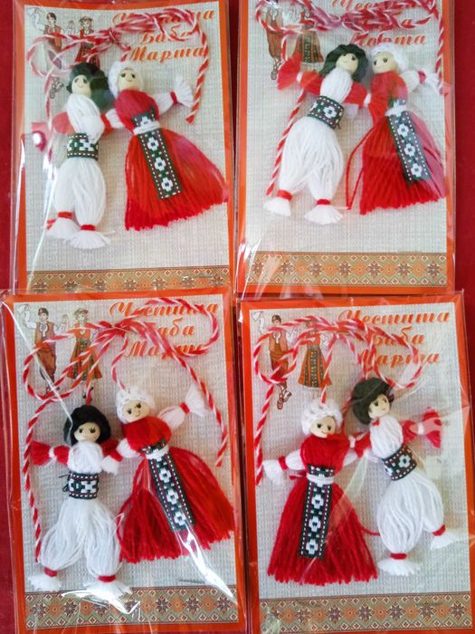 Мартеници гривни, снопчета, за закичване МИКС от производител на едро.