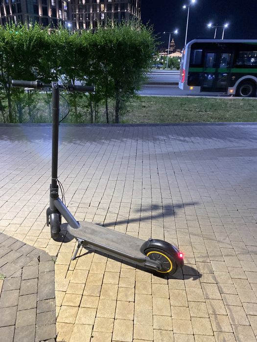 Продам электросамокат в идеальном состояни