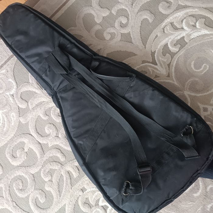 Продам чехол для гитары.