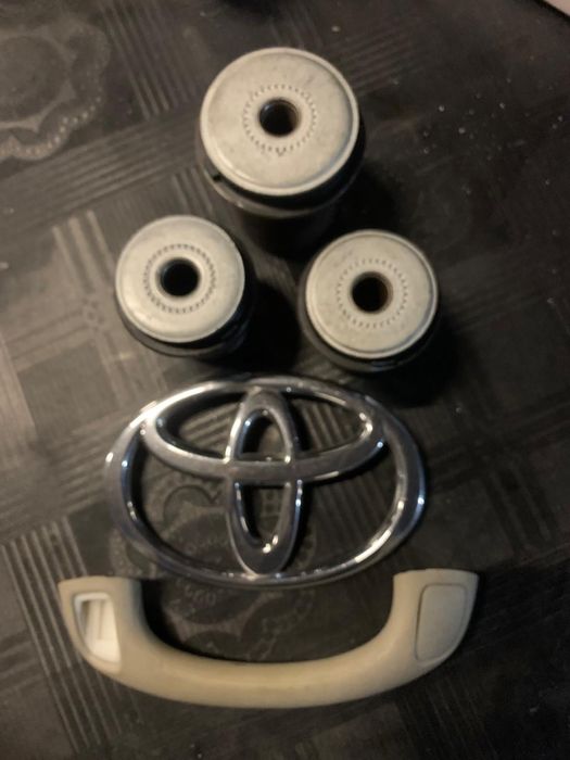 Запчасти на Хайлюкс пикап