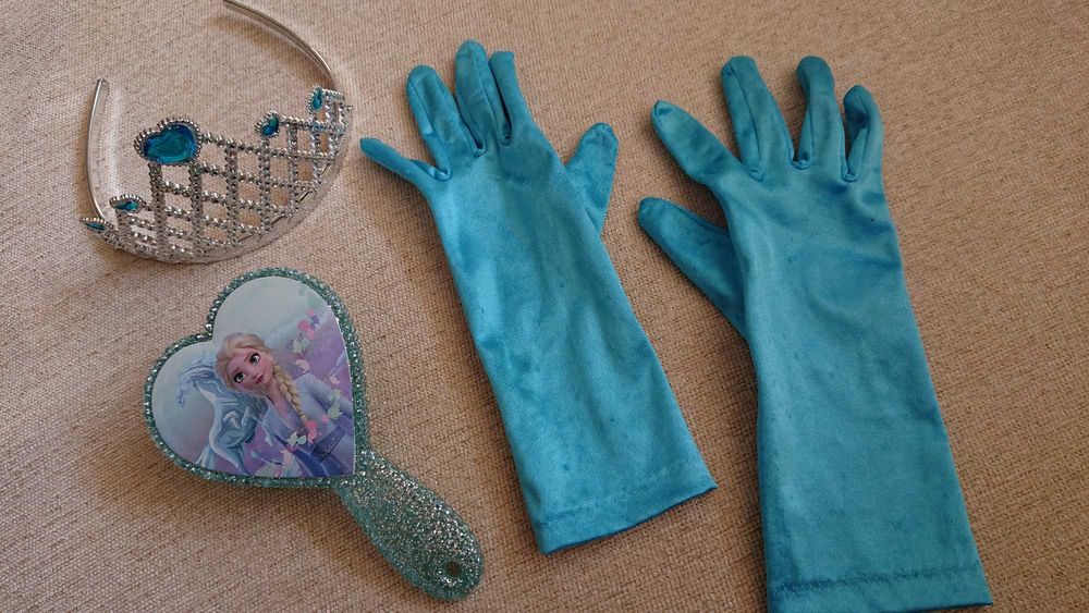 Униформи на ОУ Драган Манчов Красотички Елза и Ана