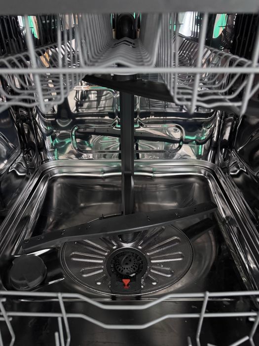 Свободностояща съдомиялна AEG