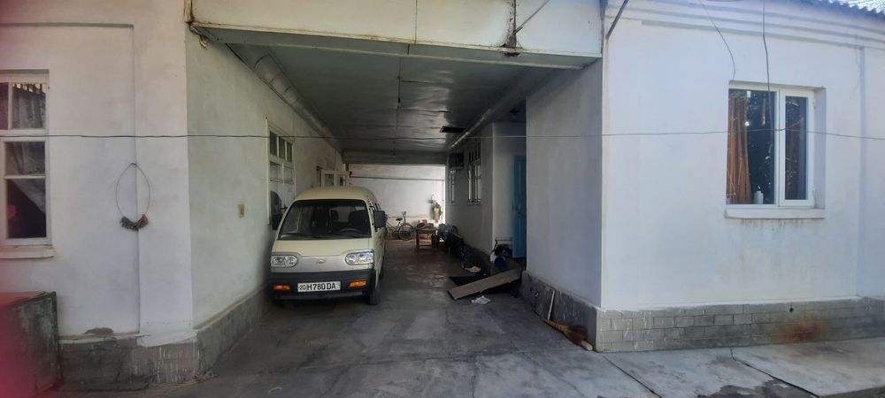 Продажа дома со двором