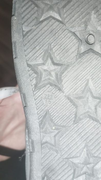 Продам кроссовки новые