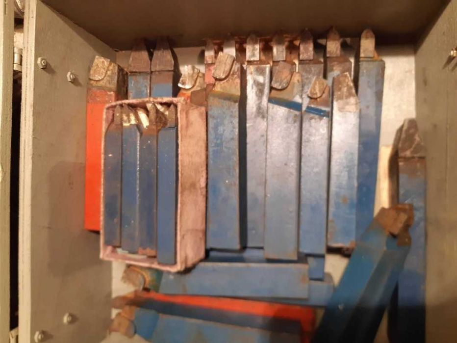 Стругарски ножове от 16 до 32