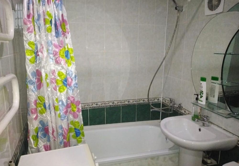 1 ком кв в центре каспии ред есть