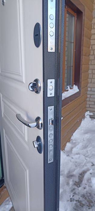 Продам двери б/у.