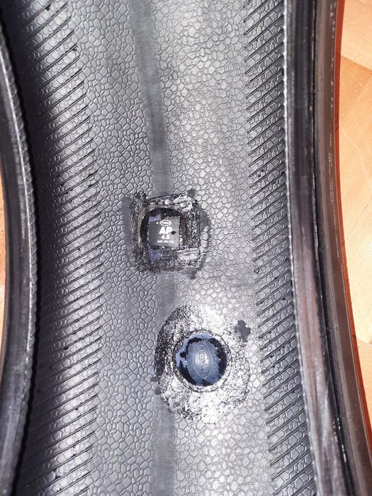 225/65R17 Continental Всесезонни