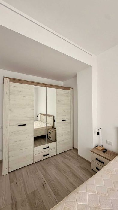Inchiriez apartament cu 2 camere in bloc nou (central)