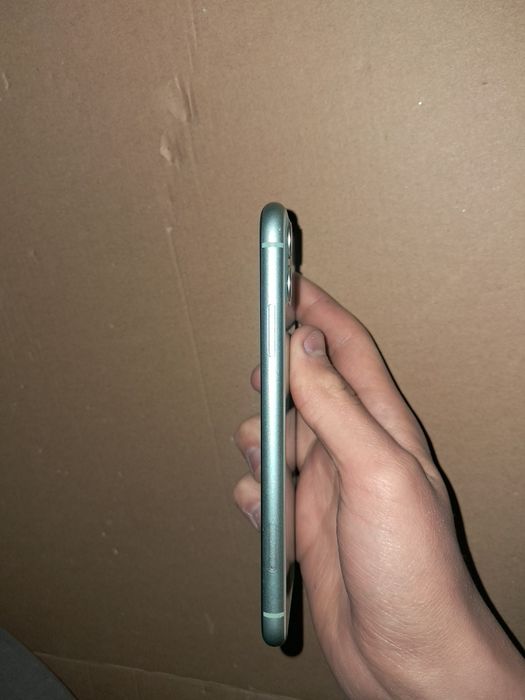 Айфон 11 128гб..