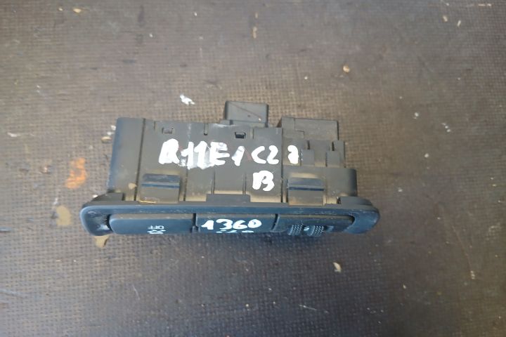 Buton ESP 93300-C8050 93300-C8050 Hyundai i20 a 2-a generatie (GB)