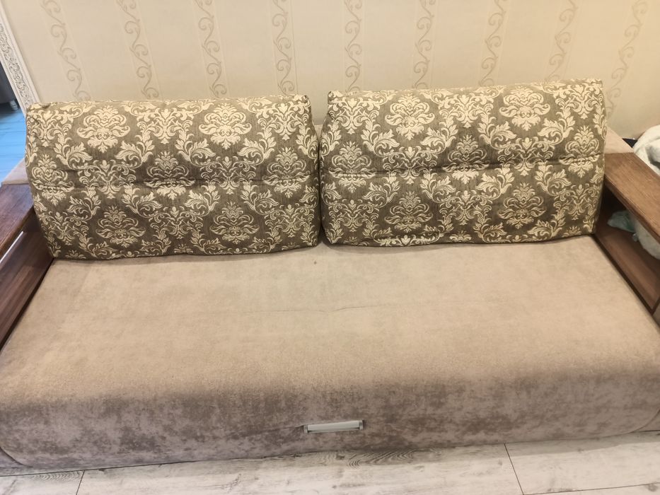 Продам диван в хорошем состояние