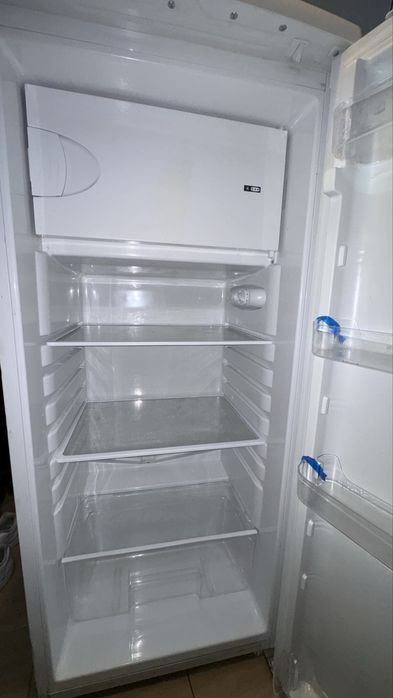 Хладилник NEO работи