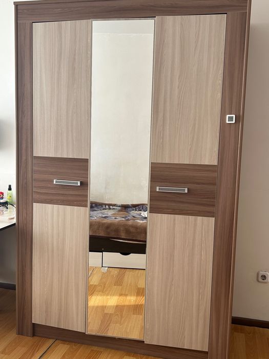 Продам 2 шкафа для спальни